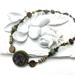 VINTAGE Stone Necklace Magnetic Clasp